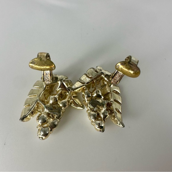 1” CORO Vintage Enamel & Beaded Golden Wheat/Corn/Grapes Signed Clip Earrings - Picture 5 of 7